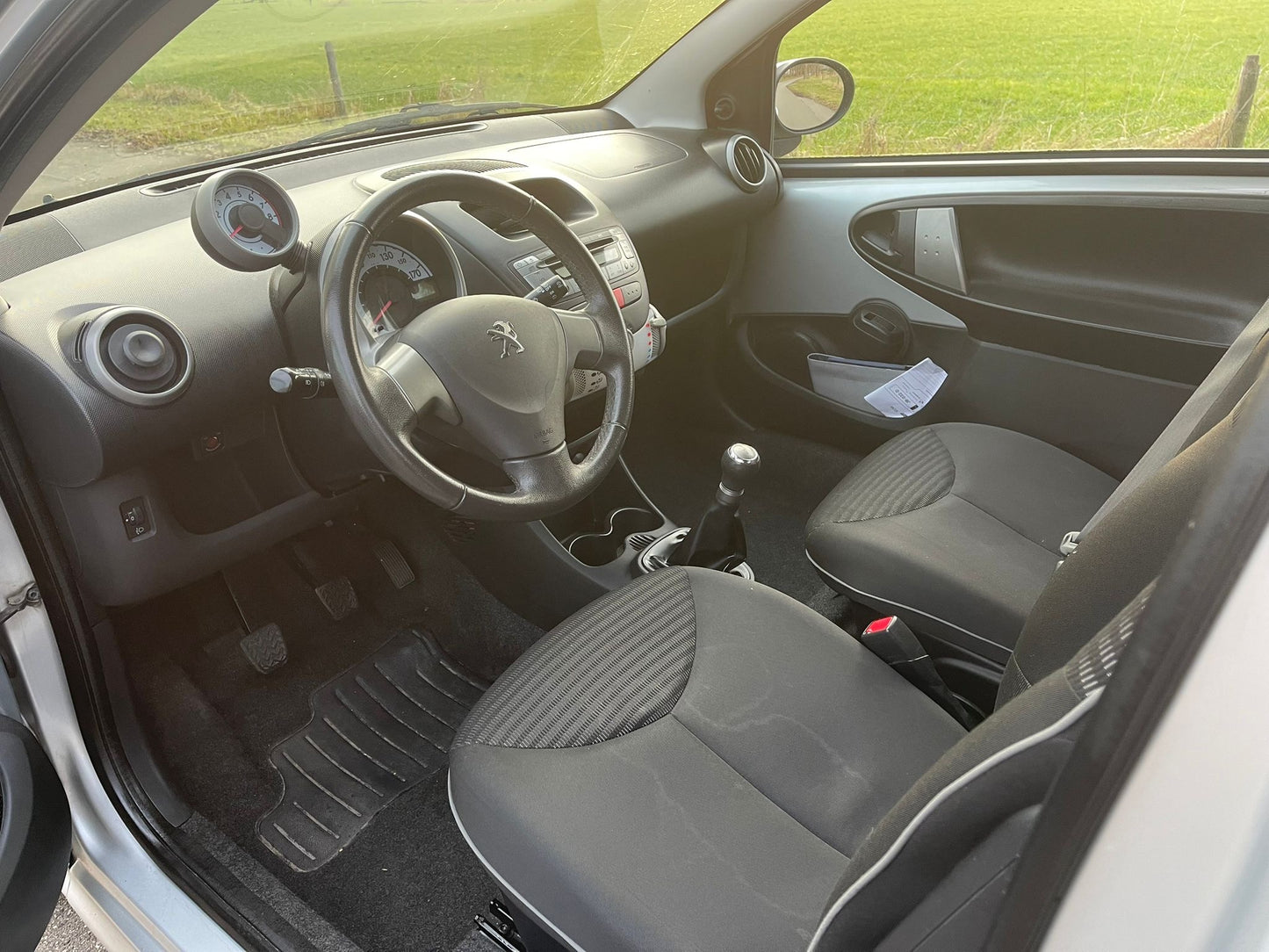 Peugeot 107 1.0 12V E-vti 68PK 3DR 2012 Grijs