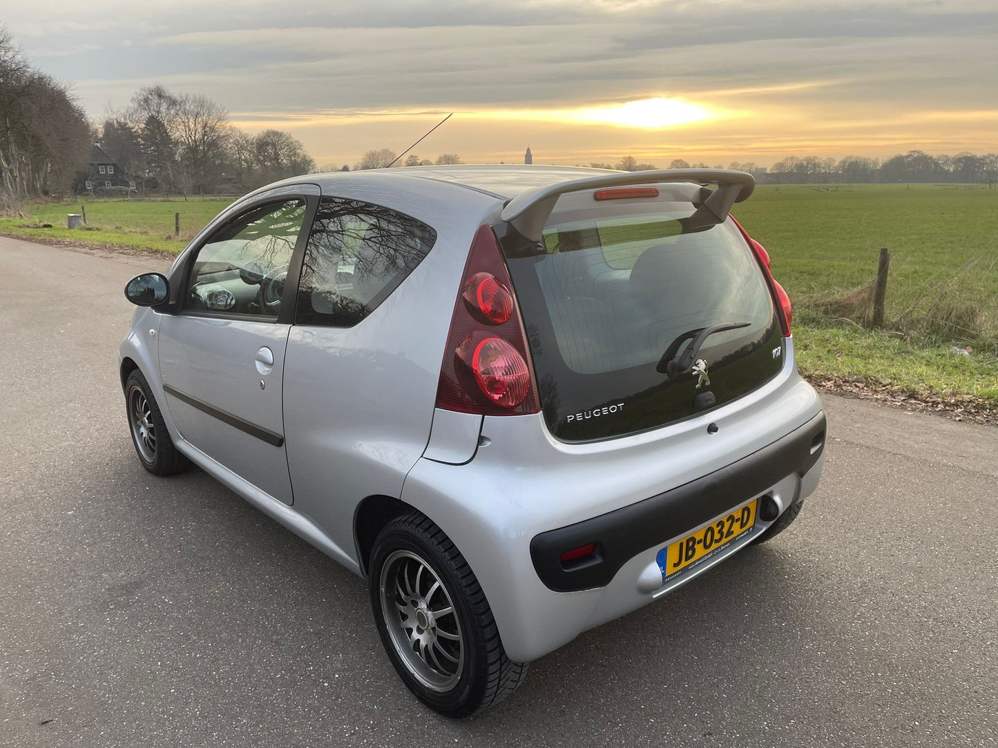 Peugeot 107 1.0 12V E-vti 68PK 3DR 2012 Grijs