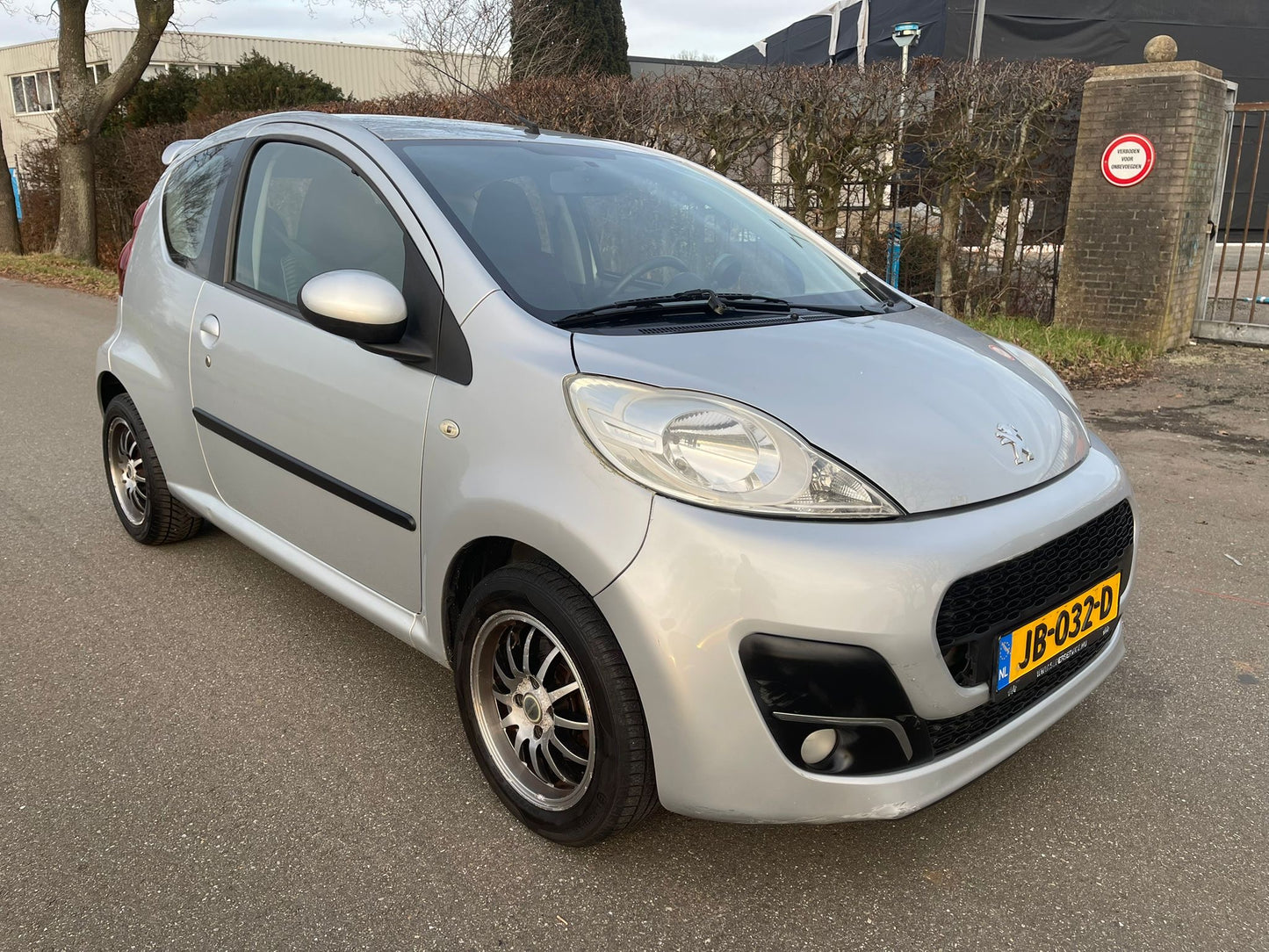 Peugeot 107 1.0 12V E-vti 68PK 3DR 2012 Grijs